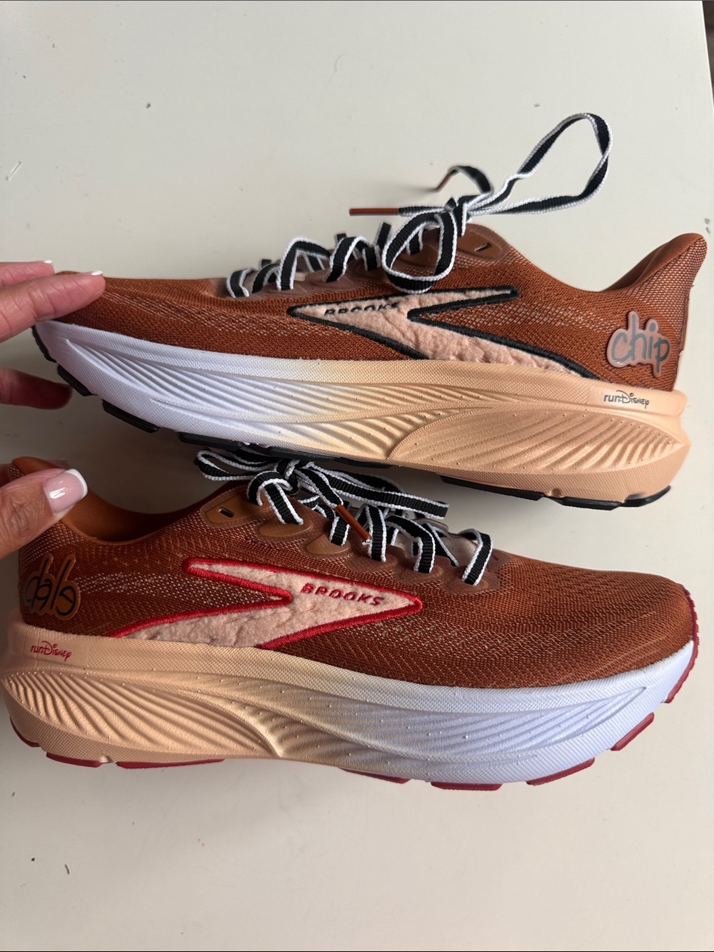 Brooks run Disney chip n dale sneakers size 7 - Picture 3 of 10